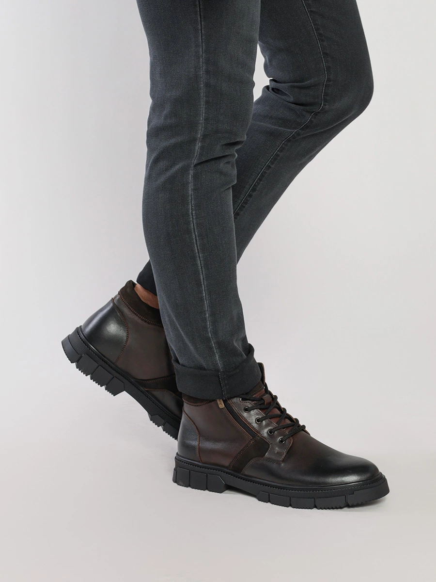 Ботинки-дерби темно-коричневого цвета на низком каблуке